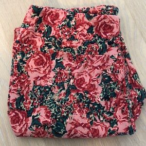 Lularoe Rose Leggings 🌹 TC